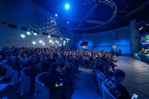 Large Audience Attending Business Conference in Modern Venue Editorial ...
